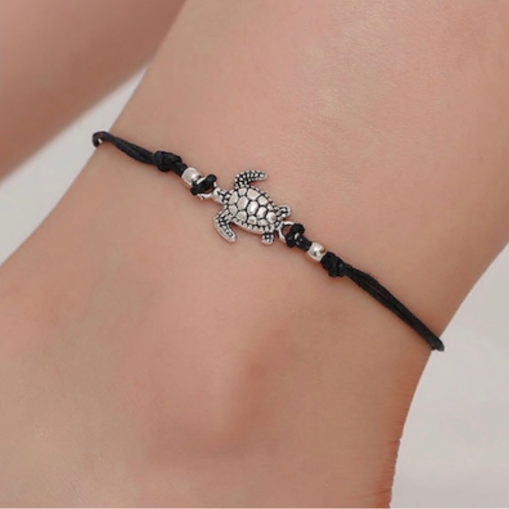 Black cord anckle bracket with turtle